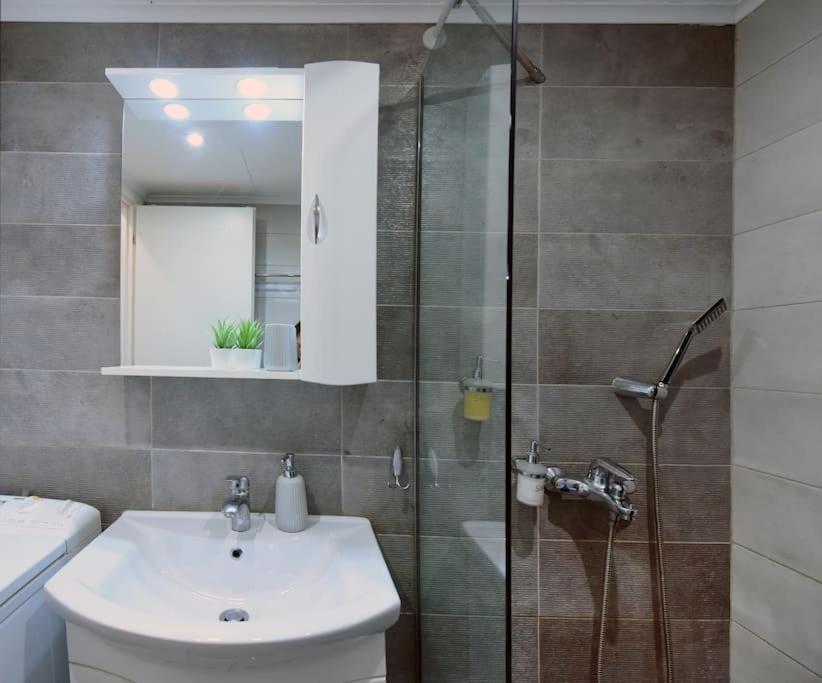 テッサロニキThe Muse, Colorful Cozy Flat On Mitropoleos Downtownアパートメント エクステリア 写真